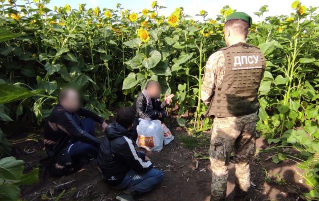 Из РФ в Украину пытались попасть "криминальный авторитет" из списка СНБО и "вор в законе"