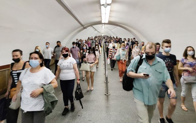 В метро Киева прямо в час пик закрыли переход между узловыми станциями (фото)