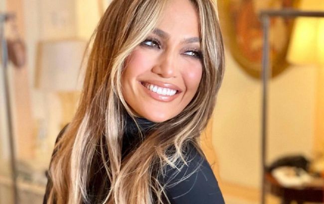 Внимание на прическу: 52-летняя Дженнифер Лопес раскрыла секрет молодого внешнего вида