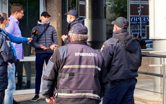 Журналисты "Схем" сообщили о нападении во время интервью. Открыто уголовное дело