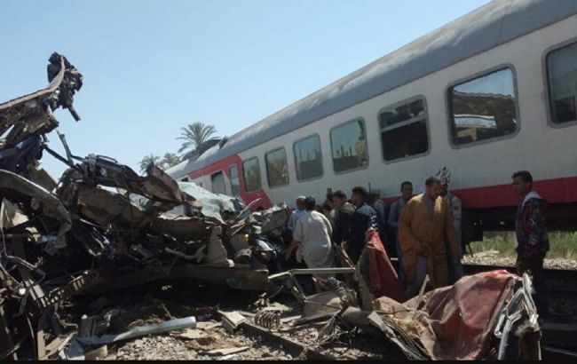 Десятки людей постраждали при зіткненні двох поїздів у Тунісі