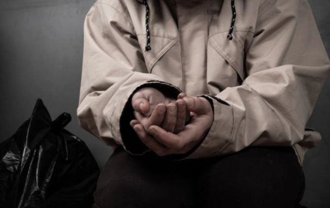 В Киеве попрошайка "без рук" моментально исцелился: видео разоблачения