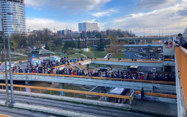 В Сербии из-за новых законов тысячи людей устроили протест