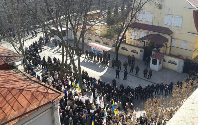 Митинг в поддержку Савченко проходит у Генконсульства РФ в Харькове