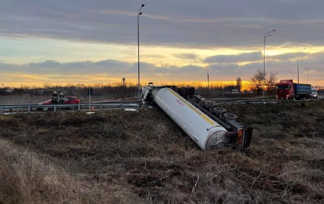 Под Винницей снова произошла авария с аммиаком: перевернулась автоцистерна