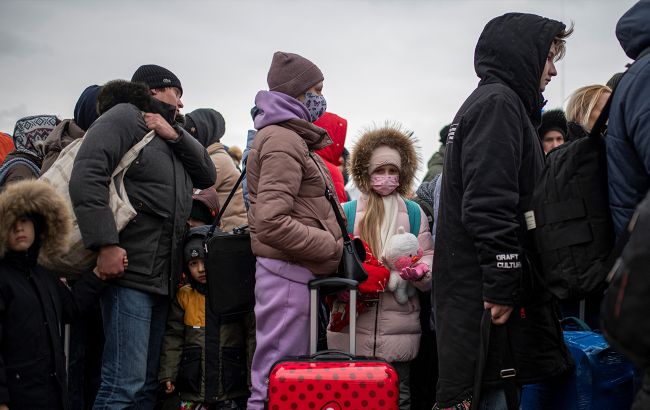 Виїзд за кордон під час війни: які документи потрібні, кого пропускають, а кого - ні