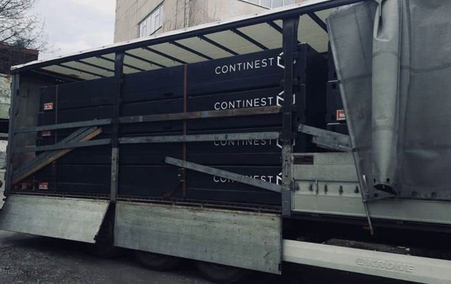 В Бородянку прибыли 18 специальных модульных домов из США