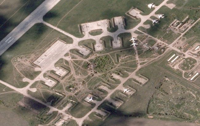 Оккупанты продолжают использовать авиабазу под Мелитополем, - CNN