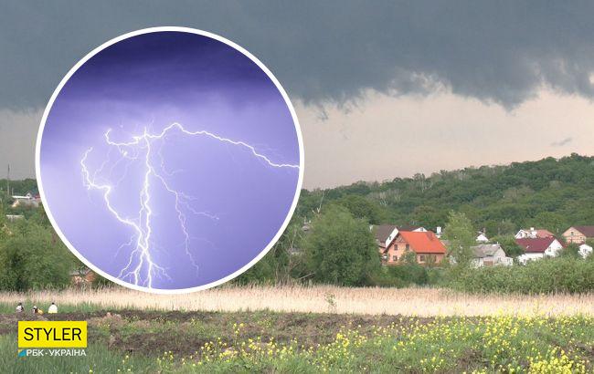 После поражения молнией включила мобильник и вызвала скорую: врачи рассказали о ЧП под Ровно