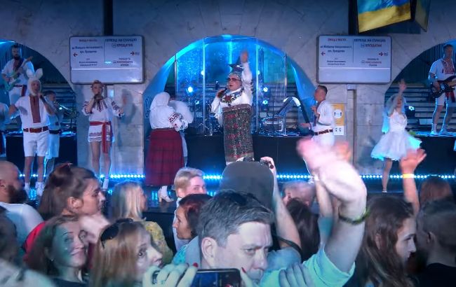 "Раша, гудбай": Верка Сердючка зажгла в киевском метро (видео)