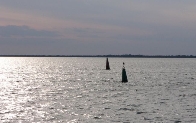 В устье Дуная на неизвестном устройстве подорвался плавучий кран, - ОК "Юг"