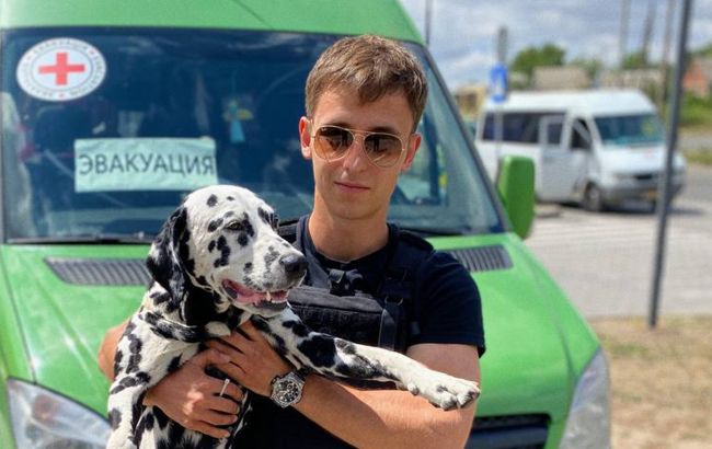 "Своим примером хочу показать, как можно помогать": как украинский музыкант эвакуирует людей с линии фронта (фото)