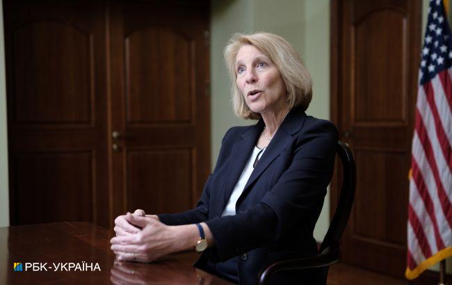 Помічниця держсекретаря США Карен Донфрід: Путін має владу припинити війну сьогодні