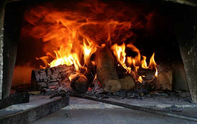 Як правильно і безпечно топити піч: поради, які можуть врятувати життя