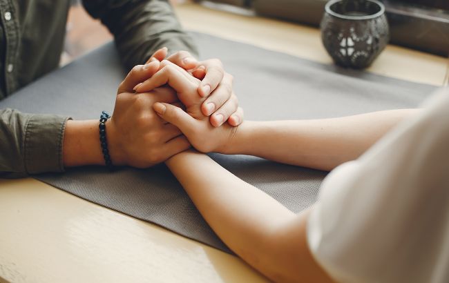 Як не натрапити на шахраїв на сайтах знайомств: поради психологів