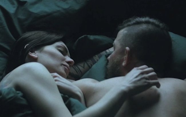 Дивіться дуже зворушливий кліп про кохання на тлі війни