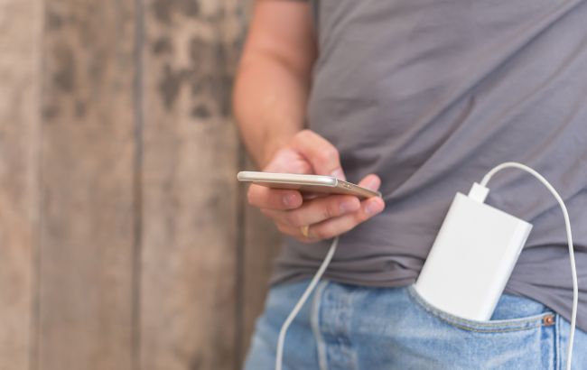 Никогда не кладите телефон в это место во время зарядки, чтобы он не сгорел