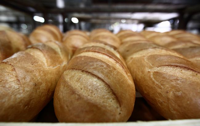 Не псуватиметься і не пліснявітиме. Названий найкращий спосіб зберігання хліба у спеку