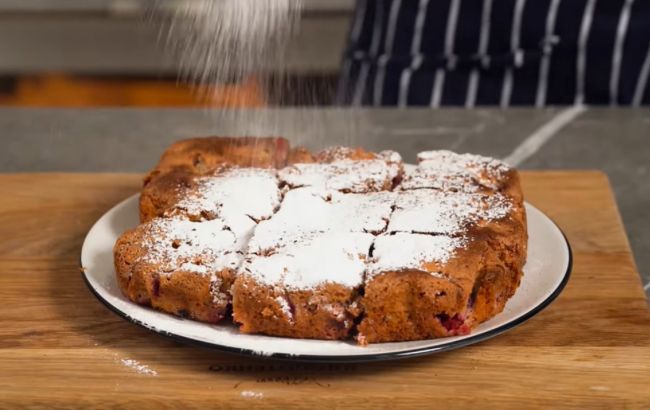 Клопотенко представил рецепт вкуснейшего вишневого пирога, который сможет приготовить каждый