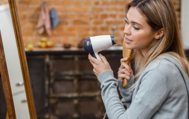 Не тільки сушити волосся. Як ще можна використати фен у побуті