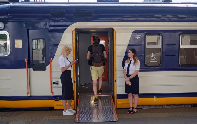 Ні продати, ні повернути. Пасажири Укрзалізниці скаржаться на нововведення з квитками: що сталося