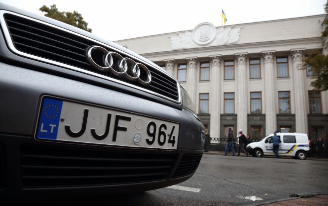 Як сьогодні розмитнити "євробляху" та скільки це коштує