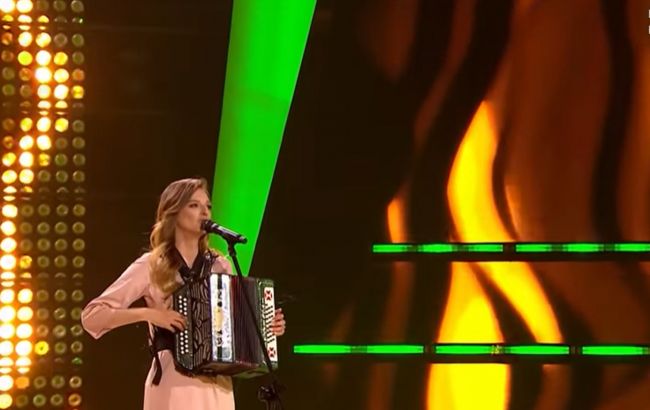 На "Голос країни 13" суддів підкорила баяністка із ЗСУ: зал аплодував стоячи (відео)