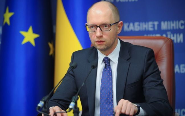 Яценюк поручил обеспечить поставку электроэнергии Польше