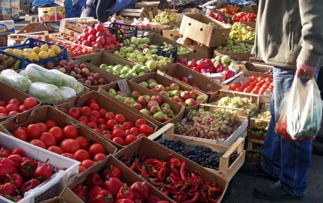 В Крыму оккупационная власть уничтожила две тонны "санкционных" овощей и фруктов