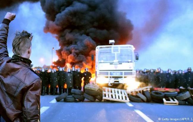 Протести у Франції: 77 демонстрантів затримано, 15 поліцейських поранено