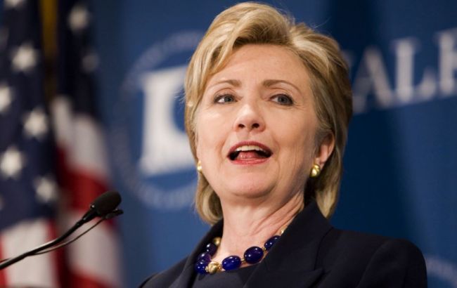 Клинтон получила нужное количество голосов для продолжения участия в президентской  гонке