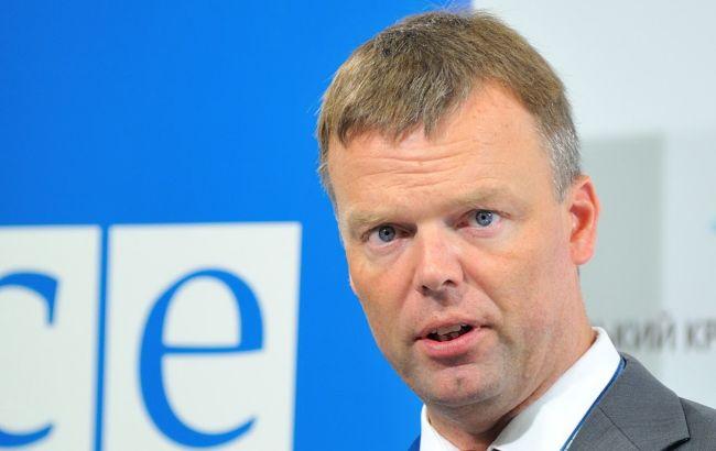 Боевики на Донбассе ограничивают передвижение через линию разграничения, - Хуг