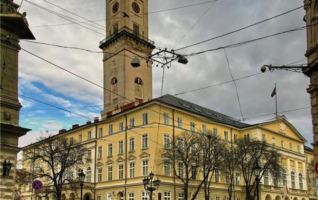 Во Львове протестующие сорвали сессию горсовета