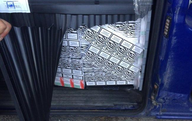 На Закарпатті зупинили контрабанду сигарет на авто з дипномерами РФ