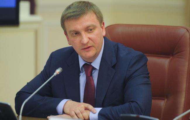 Реестром недвижимости ежемесячно пользуются около 100 тыс. граждан - Петренко