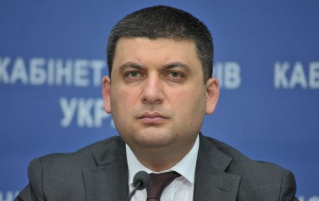 Гройсман обіцяє збільшити фінансування диппредставництв України в 2017