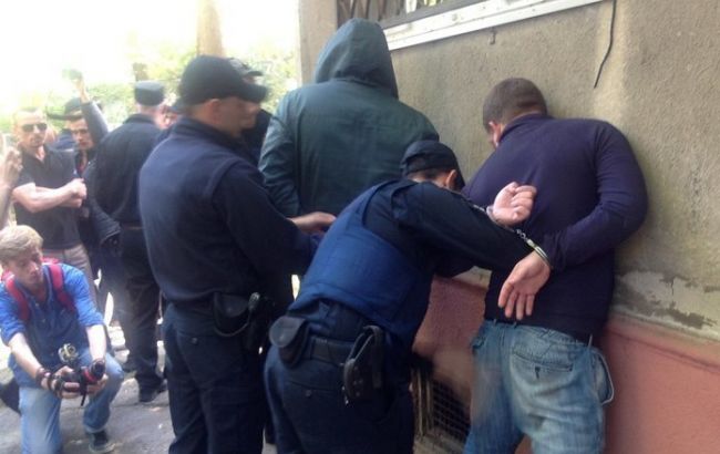 Под Апелляционным судом Одессы произошла очередная потасовка