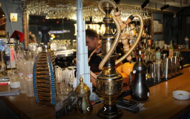 "Нужно переключить?" У кафе у центрі Києва на другому році війни звучить російська музика (відео)