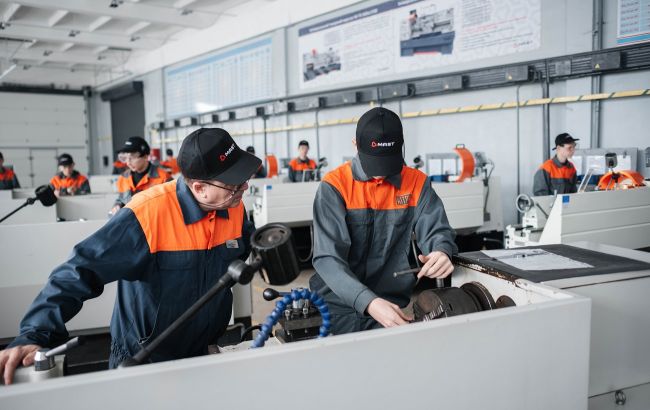 Верстатників у Дніпрі треба в 2-3 рази більше, ніж випускають всі заклади міста, &ndash; МОН