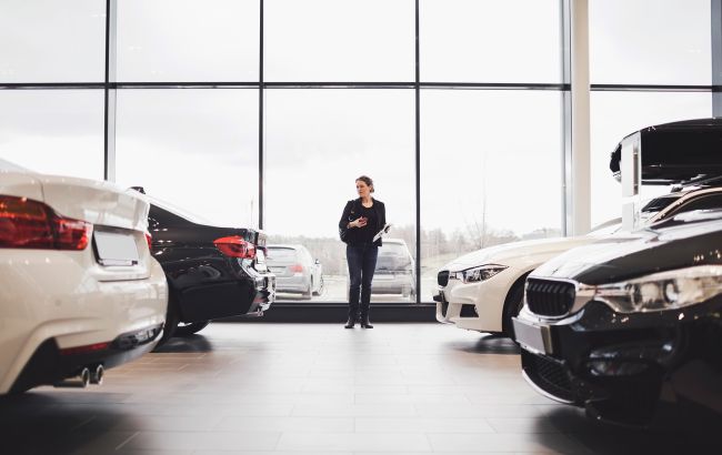 В Україні суттєво зменшились продажі нових автомобілів: опубліковані лідери ринку у вересні