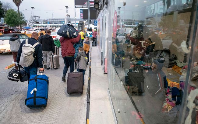 Уряд США просять повернути кошти українським біженцям: про що мова