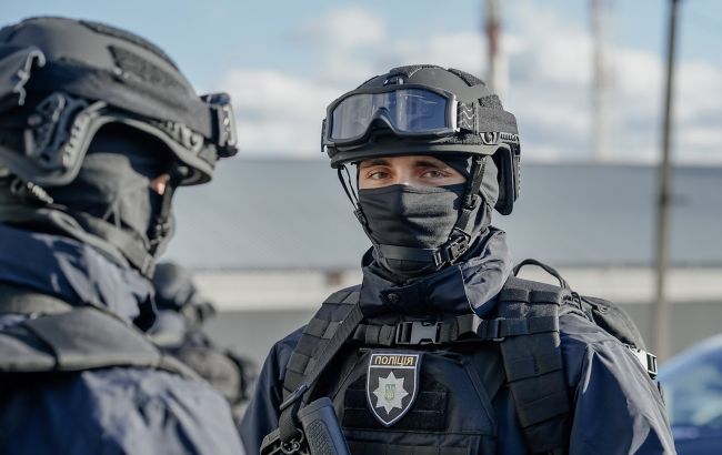 Підпалив квартиру та пішов зі зброєю в супермаркет: всі подробиці стрілянини в Києві