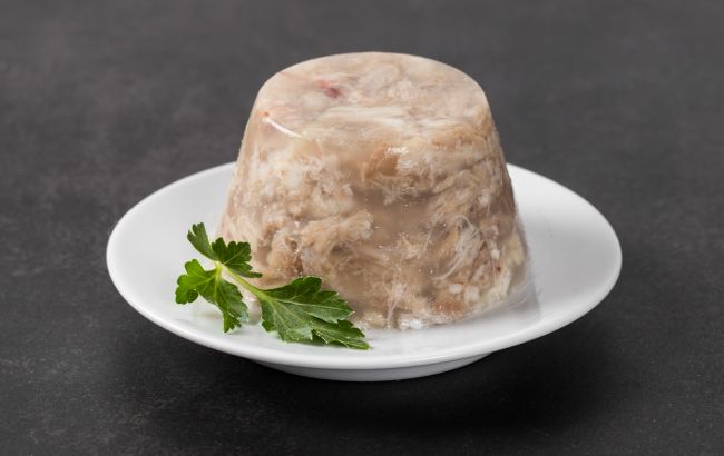 У якому посуді не можна варити холодець: багато господинь не знають про це