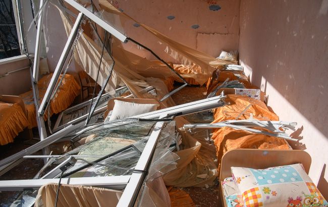 Разрушения в детском саду Киева после падения сбитой ракеты: фоторепортаж