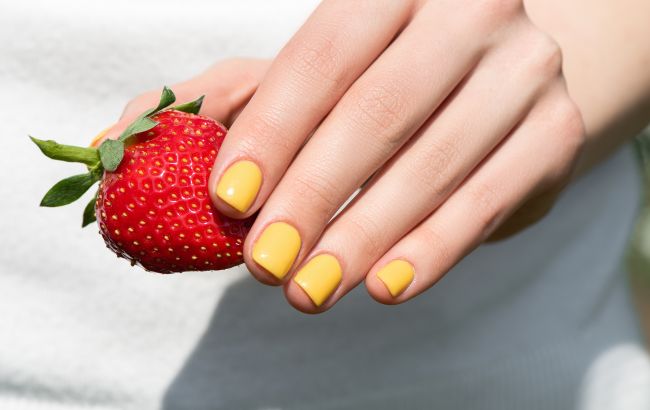 Чем можно стереть лак с ногтей, если нет ацетона: эти легкие способы точно помогут