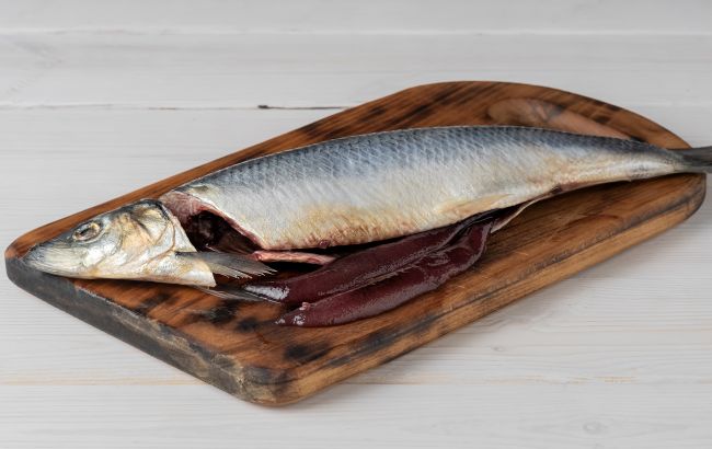 Как выбрать самую вкусную сельдь с икрой: три признака, о которых не скажут продавцы