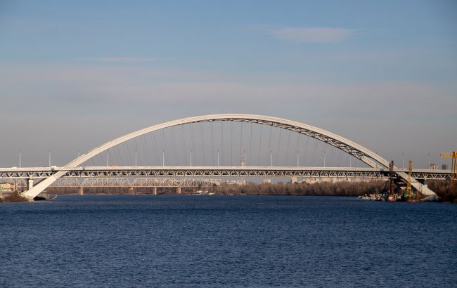 На будівництві Подільського мосту розікрали понад 153 млн гривень. СБУ викрила чиновників