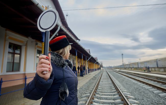 УЗ додає зупинку поїздів під Києвом: кому не потрібно більше їхати на центральний вокзал