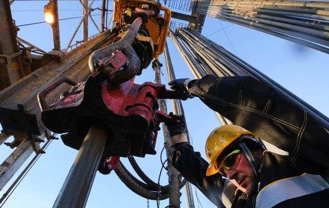 РФ теряет рынок: добыча нефти падает из-за трудностей со сбытом, - Bloomberg