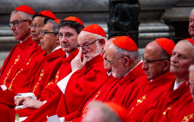 Білий дим чи чорний: які результати ранкових виборів Папи Римського